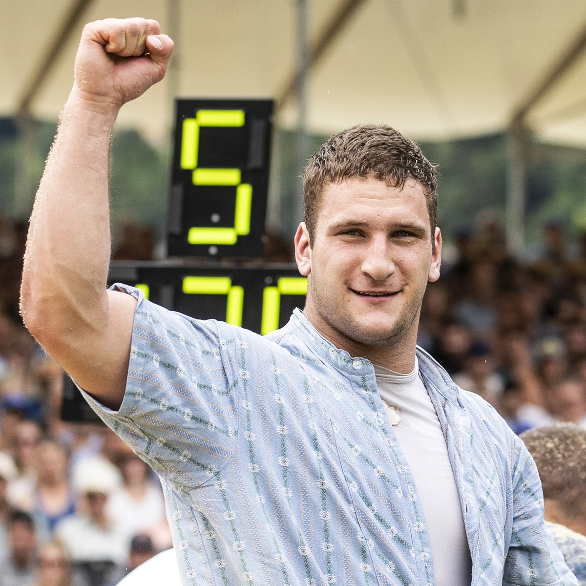 Armon Orlik jubelt nach dem 6. Gang beim 113. Innerschweizer Schwing- und Aelplerfest am Sonntag, 7. Juli 2019, in Flueelen. (KEYSTONE/Alexandra Wey).