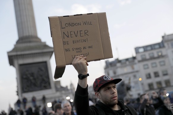Bürger setzen Zeichen am Trafalgar Square.