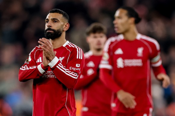 epa12568151 Mohamed Salah of Liverpool (L) greets their supporters after the English Premier League match between Liverpool and Sunderland in Liverpool, Great Britain, 03 December 2025. EPA/ADAM VAUGH ...