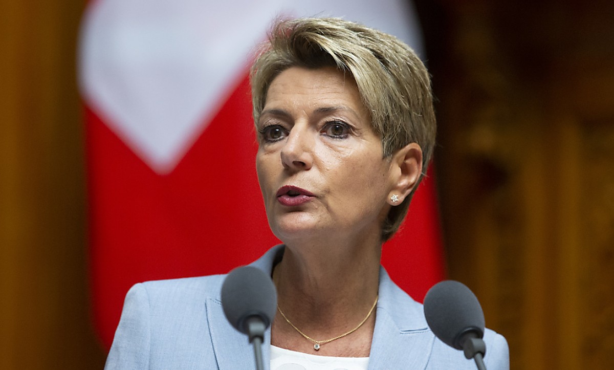 Bundesrätin Karin Keller-Sutter hat sich am Dienstag nach dem Treffen der EU-Innenminister in Luxemburg skeptisch zum Malta-Papier geäussert. Kritisiert hat sie vor allem, dass Asylsuchende ohne Prüfu ...