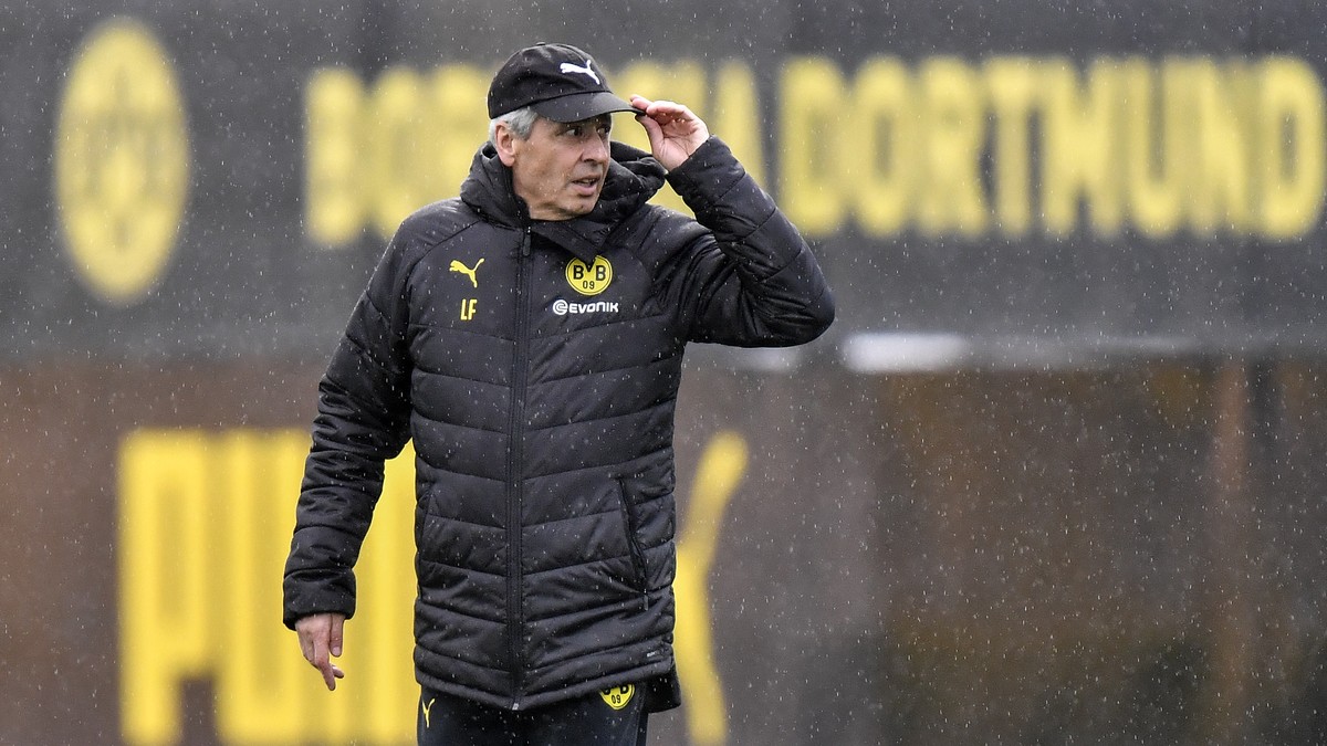 Dortmund's head coach Lucien Favre arrives in the rain during a training session in Dortmund, Germany, Monday, Nov. 4, 2019. Borussia Dortmund plays Inter Milan in a Champions League Group F socc ...