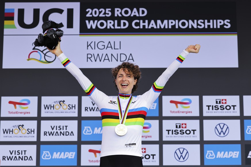 KEYPIX - Switzerland's Marlen Reusser celebrates after winning the gold medal in the women's elite individual time trial event, at the road cycling World Championships in Kigali, Rwanda, Sun ...