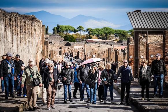 epa11722655 People visit the Archaeological Park of Pompeii, southern Italy, 15 November 2024. The Archaeological Park of Pompeii&#039;s officials announced that starting on 15 November 2024, there wi ...