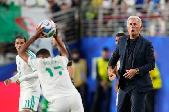 Algeria head coach Vladimir Petkovic reacts during the World Cup Group J soccer match between Jordan and Algeria in Santa Clara, Calif., near San Francisco, Monday, June 22, 2026. (AP Photo/Eugene Hos ...