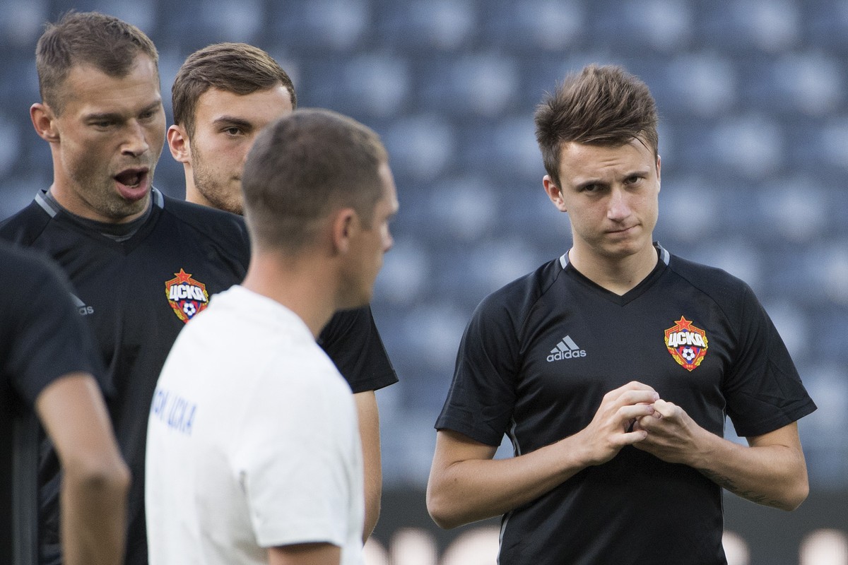 Moscov's Aleksandr Golovin, right, looks on during a training session one day prior to the UEFA Champions League playoff match between Switzerland's BSC Young Boys and Russia's ZSKA Mos ...
