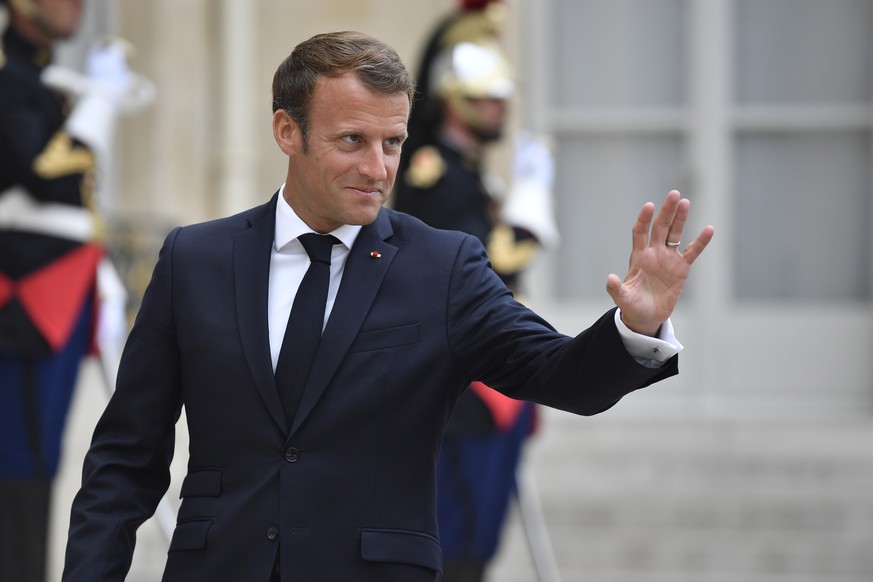 epa07848110 French President Emmanuel Macron waves after a meeting with Luxembourg Prime Minister Bettel at the Elysee Palace in Paris, France, 17 September 2019. EPA/JULIEN DE ROSA