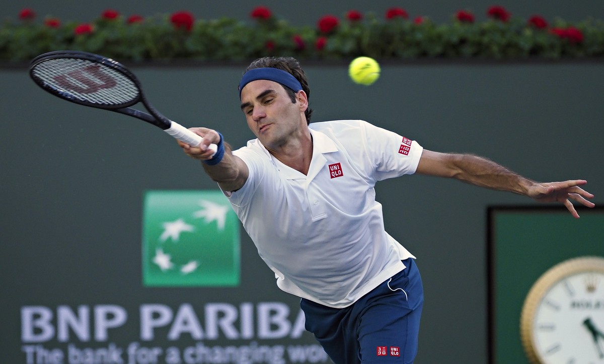 epa07446168 Roger Federer of Switzerland in action against Dominic Thiem of Austria during the Men's Final at the BNP Paribas Open tennis tournament at the Indian Wells Tennis Garden in Indian We ...