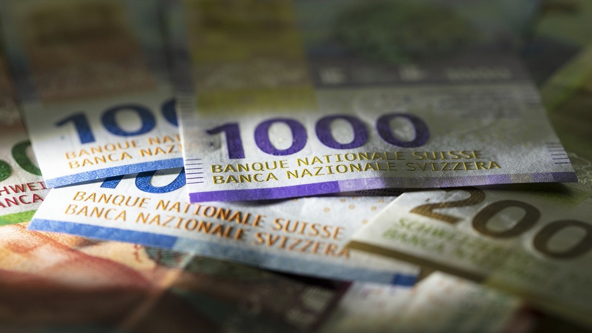 Detail view of the nineth Swiss banknote series: ten, twenty and fifty, hundred, two hundred and thousand Swiss franc note, photographed on November 7, 2019. (KEYSTONE/Gaetan Bally)

Detailansicht der ...