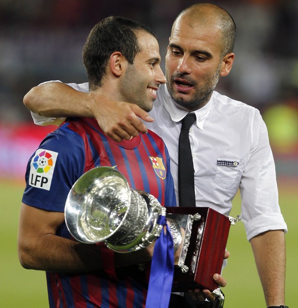 Guardiola und Mascherano mit der Supercup-Trophäe.