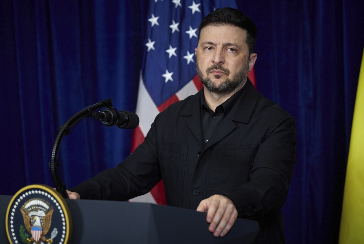 epa12616409 A handout picture made available by the Presidential Press Service shows Ukrainian President Volodymyr Zelensky attending a joint press conference with US President Donald Trump (not pictu ...