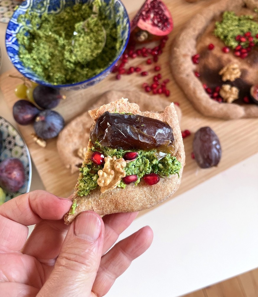 Wir kochen eine 2000-jährige Pizza aus Pompeji. 
F yeah. 
Eine römische Pizza. Literally.