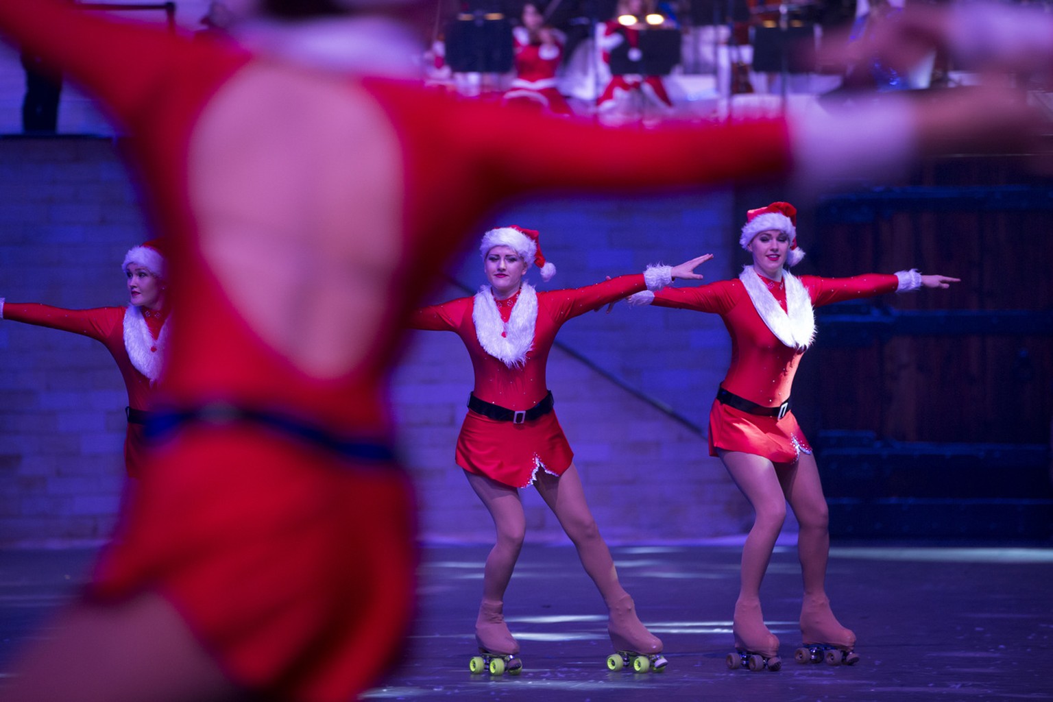 Aber ein bisschen Ballett gab es auch in Basel, wie diese Tattoo-Basel-Gäste aus Estland erahnen lassen.