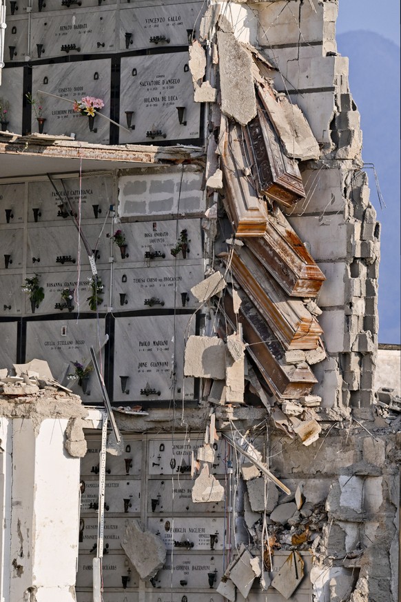 epa10251114 Coffins are visible following the collapsed coven on the hillside of Poggioreale cemetery in Naples, Italy, 17 October 2022 (issued 18 October 2022). A structural collapse at a Naples ceme ...