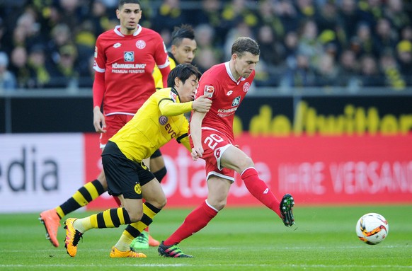 Fabian Frei im Einsatz für Mainz und hier vor Dortmunds Shinji Kagawa am Ball.