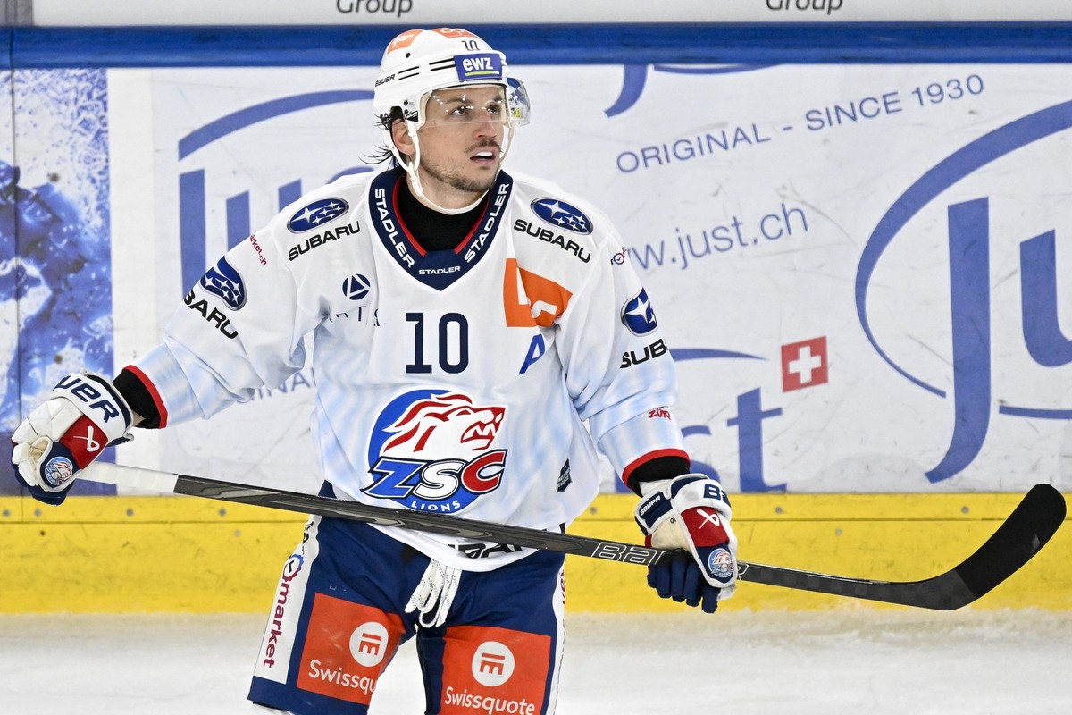 Der Zurcher Torschuetze Sven Andrighetto nach seinem Treffer zur 0:2 Fuehrung, im Eishockey Spiel der National League zwischen HC Davos, HCD und ZSC Lions, ZSC, am Samstag, 17. Oktober 2026, in der VA ...