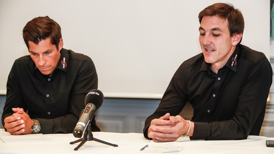 Der Leistungssportchef von Swiss Cycling, Thomas Peter, rechts, und Geschaeftsfuehrer Markus Pfisterer sprechen einer Pressekonferenz von Swiss Cycling zum Doping-Gestaendnis des Nationaltrainers Dani ...