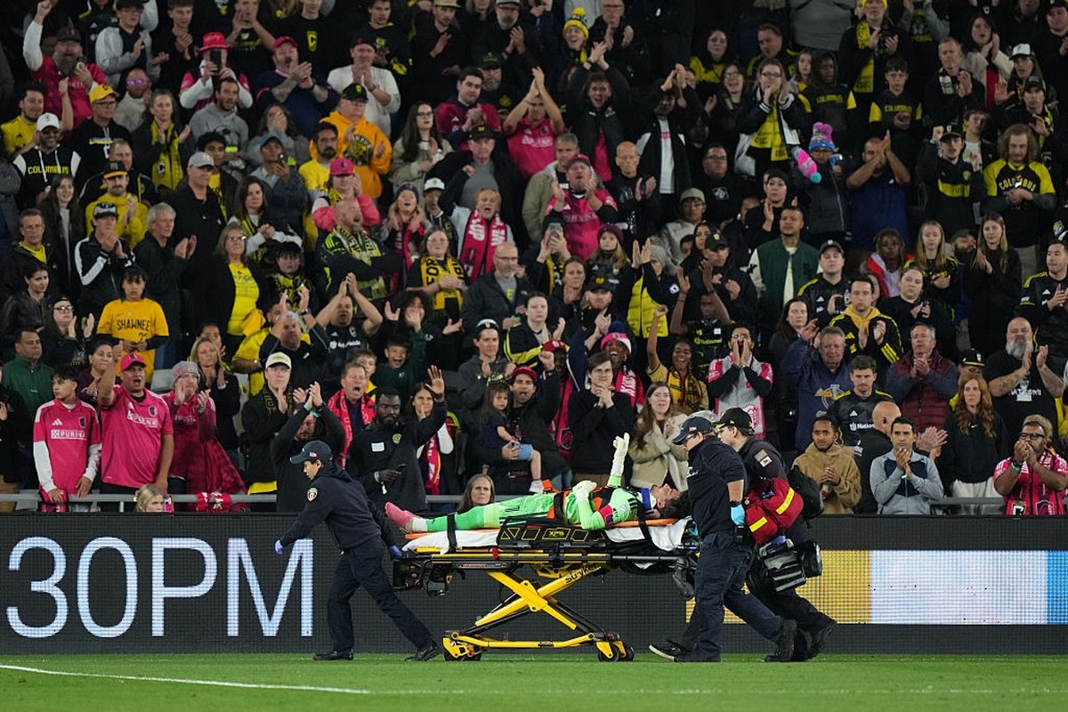 COLUMBUS, OHIO - OCTOBER 21: Roman Burki #1 of ST Louis City SC leaves the pitch in a stretcher during the Lamar Hunt U.S. Open Cup 2026 final at ScottsMiracle-Gro Field on October 21, 2026 in Columbu ...
