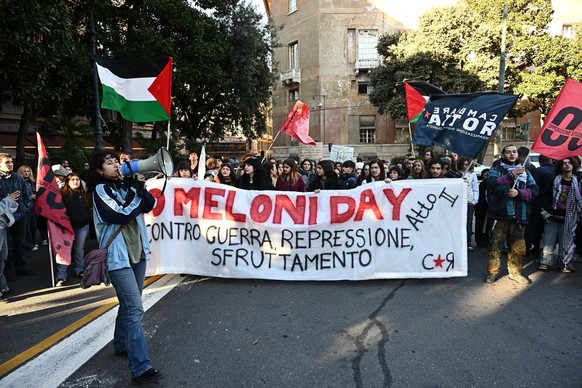 epa11722204 Students take part in the &#039;No Meloni Day&#039; demonstration in Genoa, Italy, 15 November 2024. Protests against the policies of the government of Italian Prime Minister Giorgia Melon ...