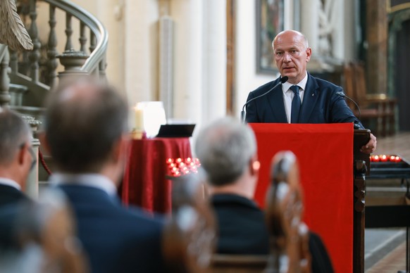 epa13134238 Berlin Governing Mayor Kai Wegner delivers a speech during a memorial service at St. Mary's Church following a car-ramming attack near the Christopher Street Day (CSD) parade route in ...
