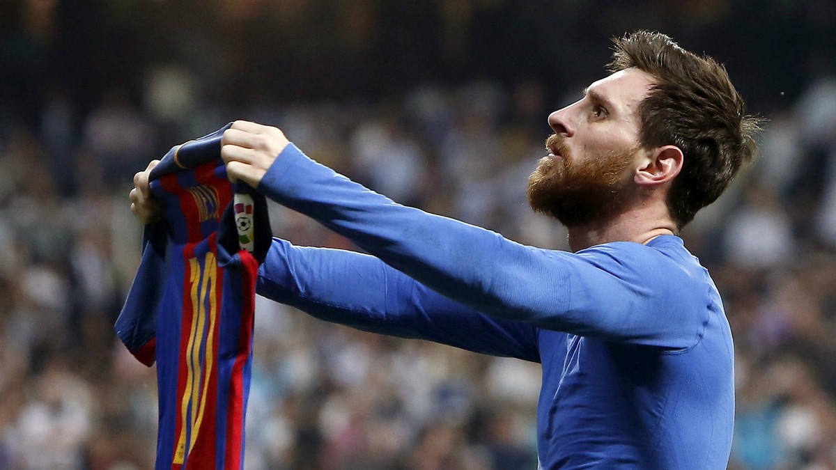 epa05924571 FC Barcelona's Argentinian striker Lionel Messi jubilates the 3-2-victory against Real Madrid during the Liga Primera Division 33rd round match between Real Madrid and FC Barcelona at ...