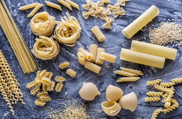 pasta formen sorten varianten radiatori lumaconi spaghetti fusilli lunghi bucati tagliatelle penne orzo tortiglioni farfalle food essen italien