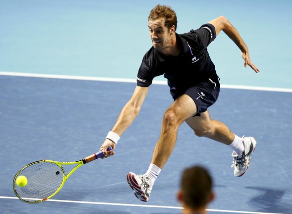 France's Richard Gasquet returns the ball to Dominic Thiem (front) of Austria during their match at the Swiss Indoors ATP men's tennis tournament in Basel, Switzerland, October 29, 2015. REU ...