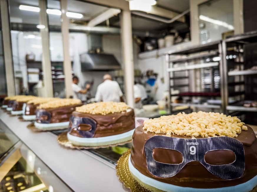 epa10493823 Cakes decorated with a mask and crumbles resembling Napoli soccer team&#039;s Nigerian striker Victor Osimhen are put on display at a pastry shop in Naples, Italy, 27 February 2023. Victor ...