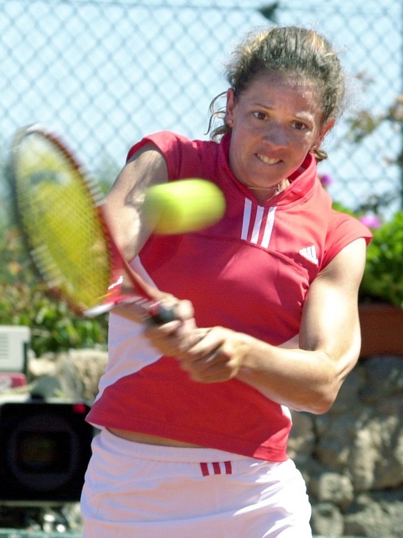 Swiss tennis player Patty Schnyder hits theball to Spaniard Conchita Martinez at the third game of the Federation Cup women qualification games between Spain and Switzerland at Centro de Tenis in Span ...