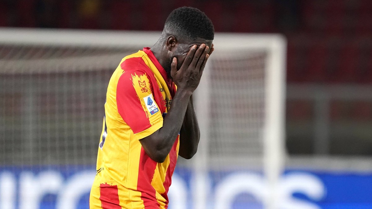 US Lecce v SS Lazio - Serie A Samuel Umititi of Us Lecce during the Serie A match between Us Lecce and Ss Lazio on January 4, 2023 stadium Ettore Giardiniero in Lecce, Italy Lecce LE Italy PUBLICATION ...