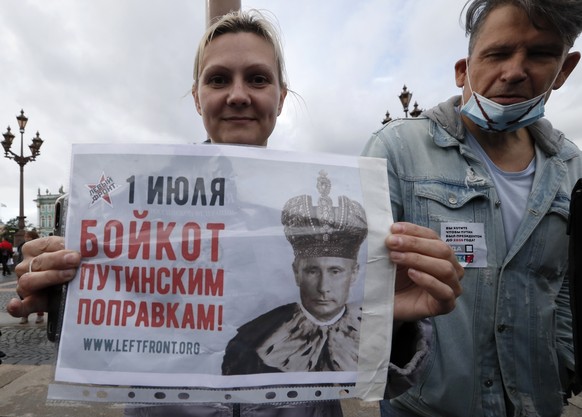 epa08520944 A woman holds a poster reading &#039;Boycott Putin&#039;s amendments&#039; as she protests against amendments to the Constitution of Russia on Dvortsovaya Square in Saint Petersburg, Russi ...