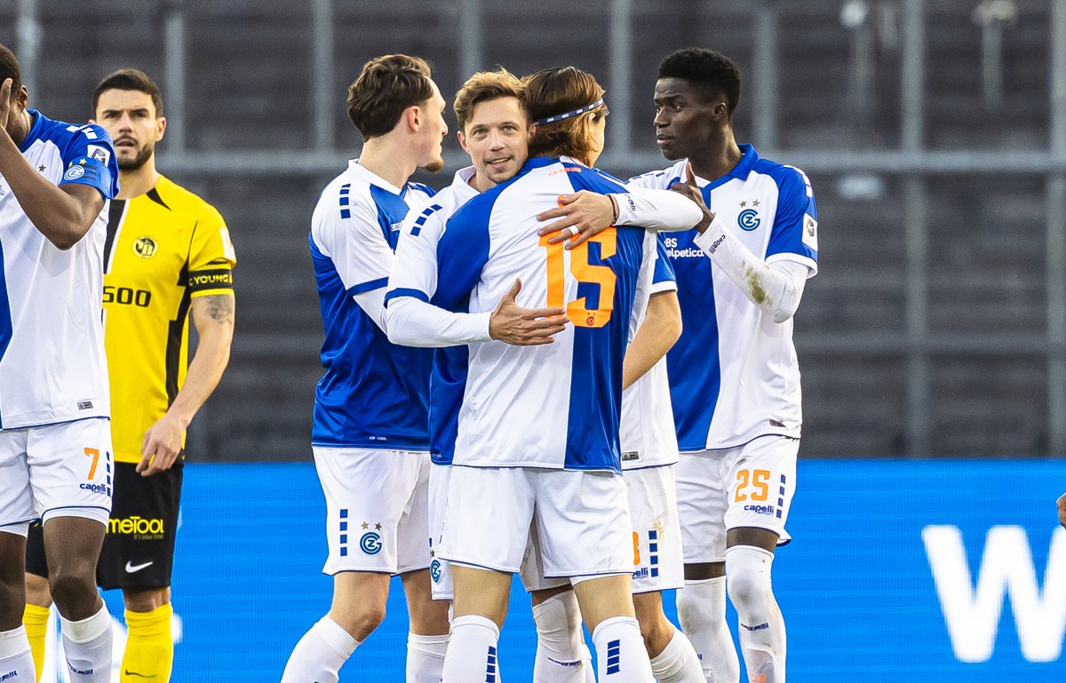 Sonny Kittel (GC) (Mitte) jubelt mit Teamkollegen nach seinem Tor zum 1:0 im Fussball Meisterschaftsspiel der Swiss Super League zwischen dem Grasshopper Club Zuerich, GC, und den BSC Young Boys, YB,  ...