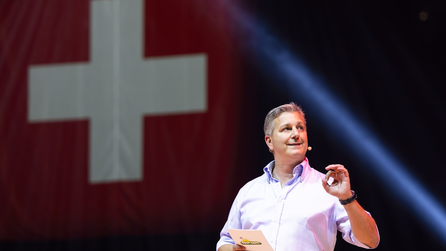 Parteipraesident Marco Chiesa spricht beim Wahlauftakt Anlass der SVP Schweiz in der Swiss Life Arena, am Samstag, 26. August 2023 in Zuerich. (KEYSTONE/Michael Buholzer)