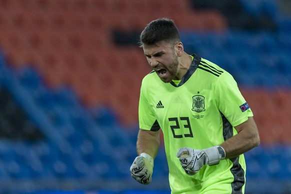 epa08820887 Spain&#039;s goalkeeper Unai Simon celebrates his team&#039;s 1-1 equalizer during the UEFA Nations League soccer match between Switzerland and Spain at St. Jakob-Park stadium in Basel, Sw ...