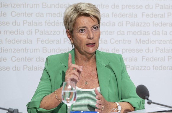 Bundesraetin Karin Keller-Sutter spricht an einer Medienkonferenz zur Vernehmlassung zur Aenderung des Bankengesetzes und der Liquiditaetsverordnung 12. August 2026, in Bern. (KEYSTONE/Peter Schneider ...