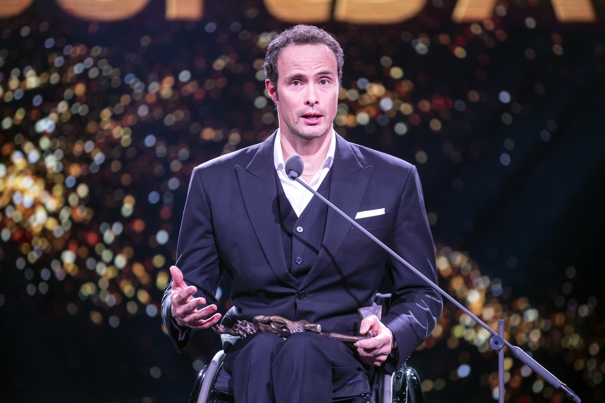 Marcel Hug, Leichtathletik, erhaelt den Preis in der Kategorie 'Paralympischer Sportler des Jahres' an der Verleihung der Sports Awards 2022, am Sonntag, 11. Dezember 2022 in Zuerich. (KEYST ...