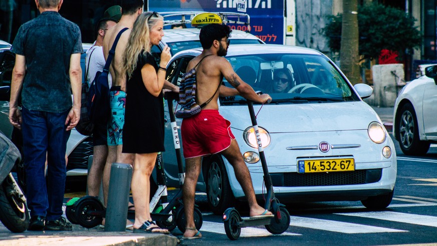 Sie sind überall: E-Scooter in Tel Aviv.