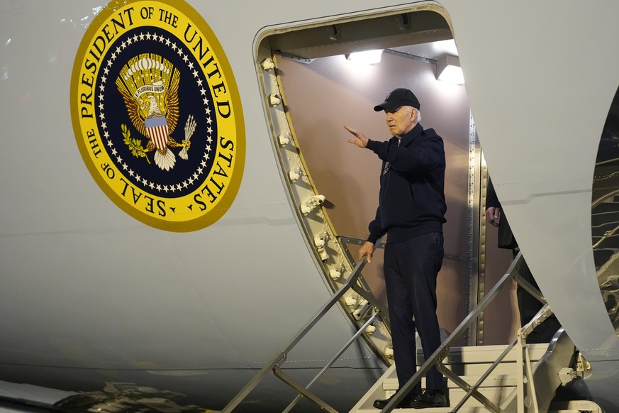 President Joe Biden waves as he walks down the steps of Air Force One at Dover Air Force Base in Delaware, Wednesday, July 17, 2024. Biden is returning to his home in Rehoboth Beach, Del., to self-iso ...