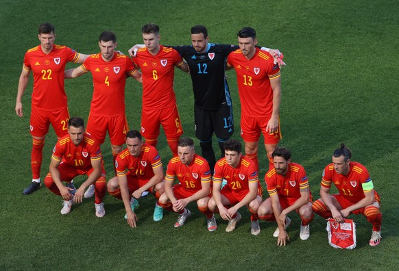 epa09264568 The starting eleven of Wales pose for photographs before the UEFA EURO 2020 group A preliminary round soccer match between Wales and Switzerland in Baku, Azerbaijan, 12 June 2021. EPA/Naom ...