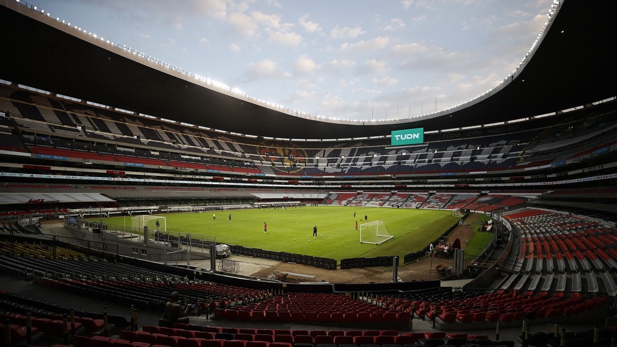 epa09859884 Azteca stadium during a training session for El Salvador players at the Azteca stadium in Mexico City, Mexico, 29 March 2022. El Salvador is preparing to face Mexico on 30 March as part of ...