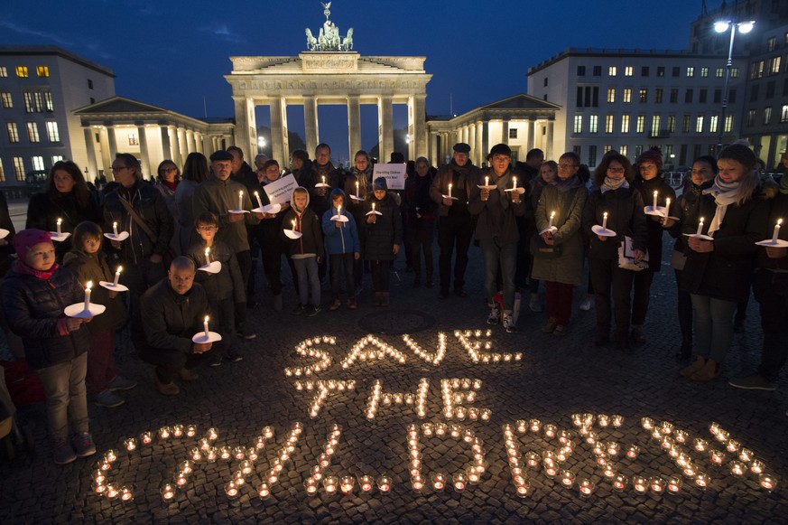 epa05590827 &#039;Save the Children&#039; written out in candles in front of the Brandeburg Gate in Berlin, Germany, 18 October 2016. The international non-governmental organization (NGO) Save the Chi ...