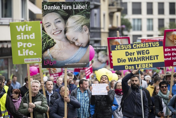 Abtreibungsgegner demonstrieren am &quot;Marsch fuers Laebe&quot; in Oerlikon, aufgenommen am Samstag, 17. September 2022. (KEYSTONE/Ennio Leanza)