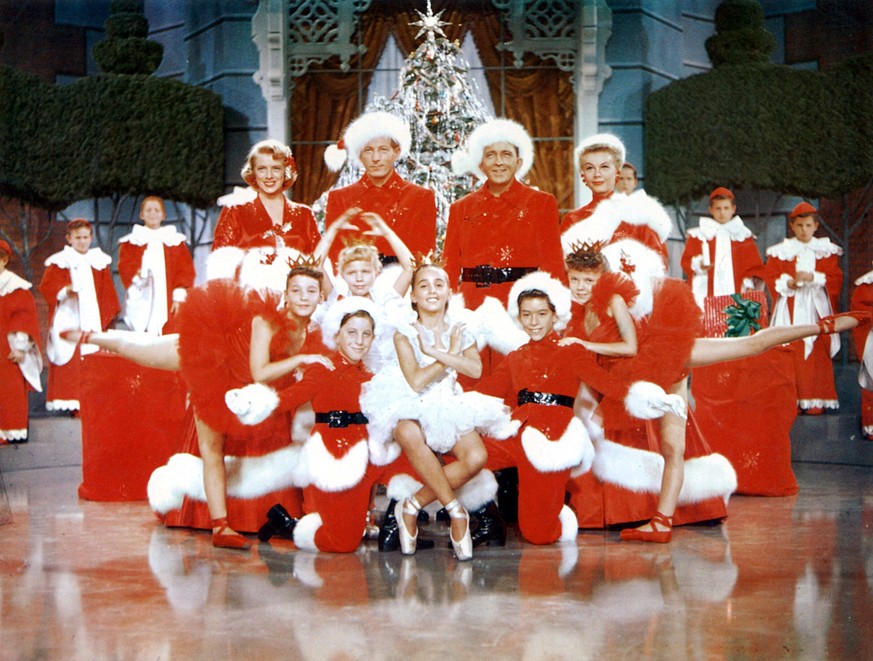 WHITE CHRISTMAS, Rosemary Clooney, Danny Kaye, Bing Crosby, Vera-Ellen, 1954 Courtesy Everett Collection PUBLICATIONxINxGERxSUIxAUTxONLY Copyright: xCourtesyxEverettxCollectionx M8DWHCH EC001