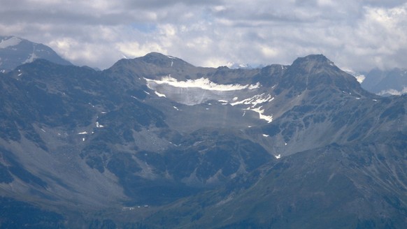 <p><strong>Bella-Tola VS (2026):</strong> Oberhalb von Saint-Luc im Val d'Anniviers thront der 3025 Meter hohe Walliser Gipfel Bella Tola, an ihrer Nordflanke liegt der kleine B ...