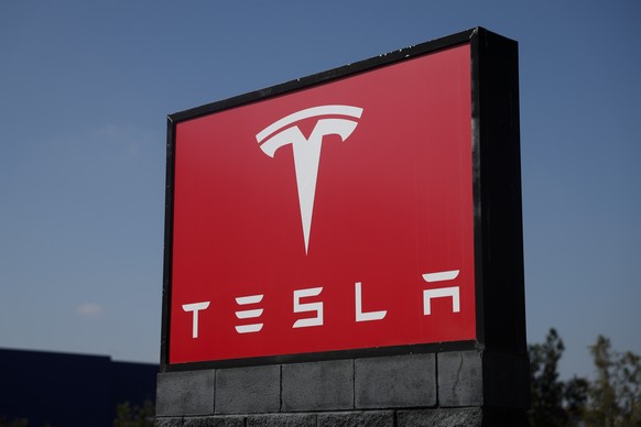 epa11861428 A sign displays the Telsa logo outside of a Tesla showroom in Burbank, California, USA, 29 January 2025. Tesla is set to report its fourth-quarter earnings after the close of the US stock  ...