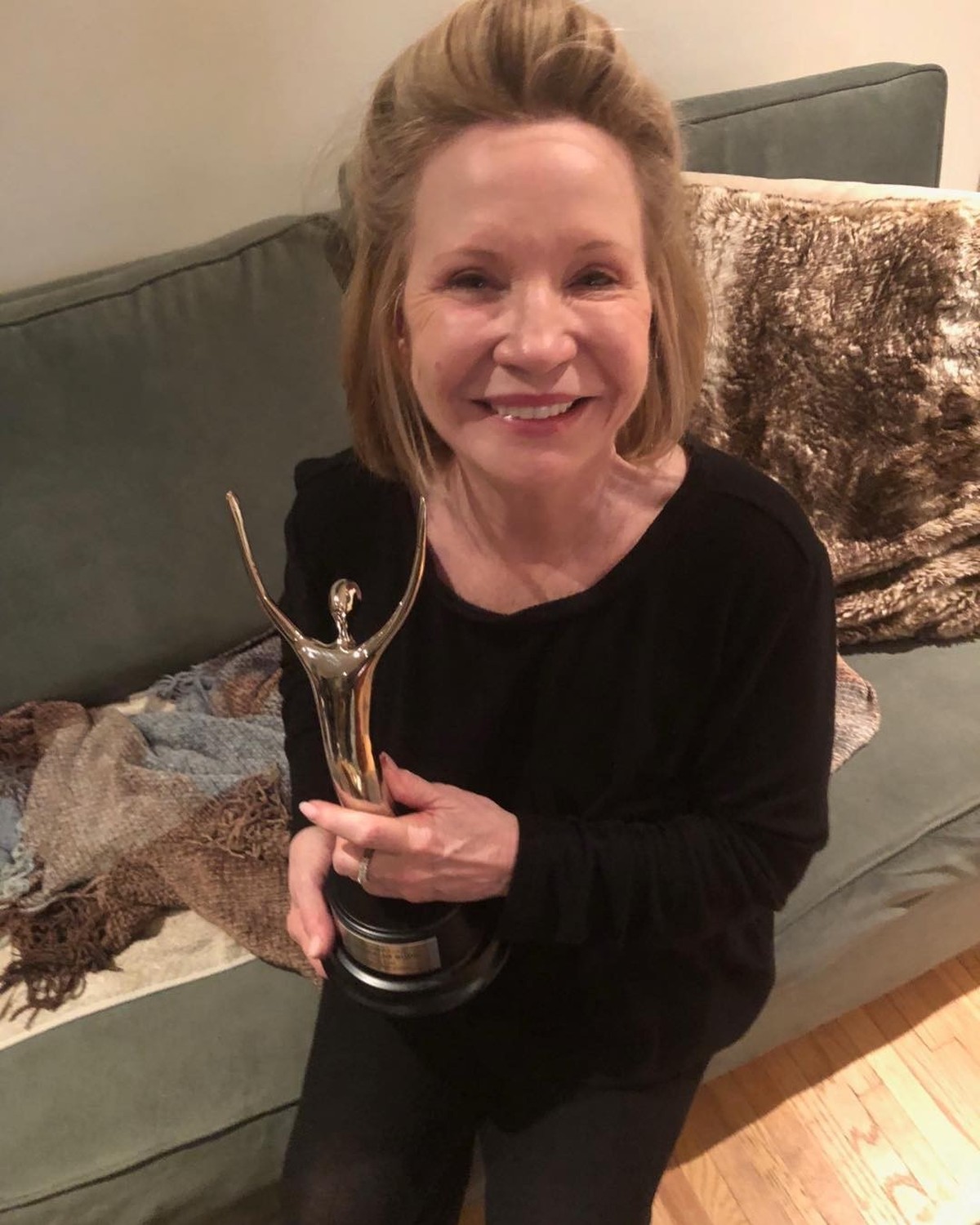 Debra Jo Rupp

https://www.instagram.com/p/BeoGNaClmMO/