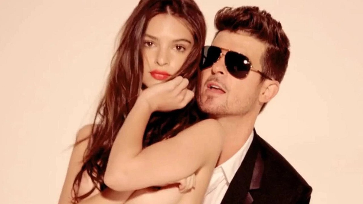 Emily Ratajkowski accuse Robin Thick de lui avoir fait des attouchements sexuels sur le tournage du clip de Blurred Lines (2013)