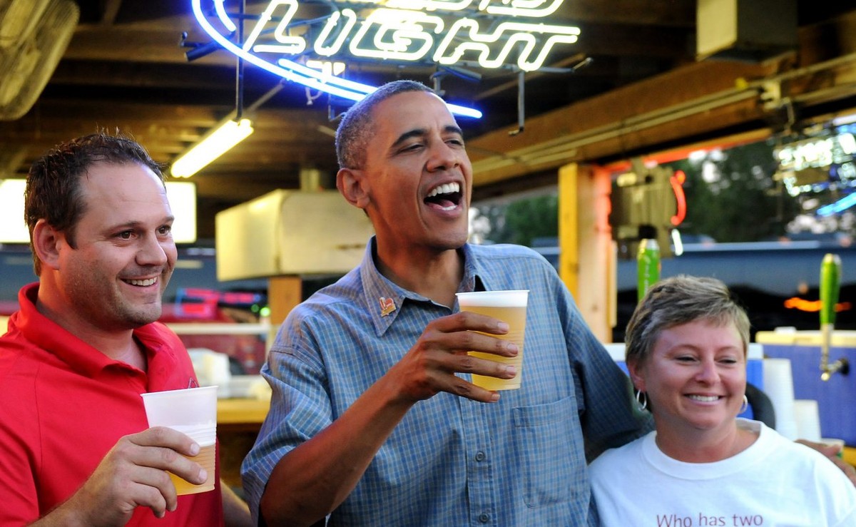 epa03361497 US President Barack Obama (C) tips a beer with fair goers at the Iowa State Fair, in Des Moines, Iowa USA, 13 August 2012. Obama and Paul Ryan, Mitt Romney's Republican vice president ...