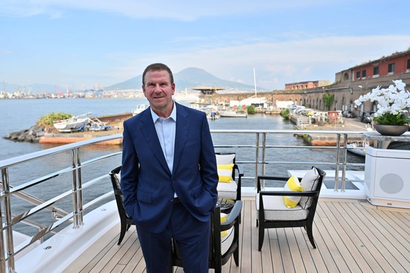 Foto IPP/Felice De Martino Napoli 24/06/2026 L Ambasciatore degli Stati Uniti in Italia, Tilman Joseph Fertitta, approdo a Napoli con il suo mega yacht Boardwalk nella foto Tilman Joseph Fertitta Ital ...