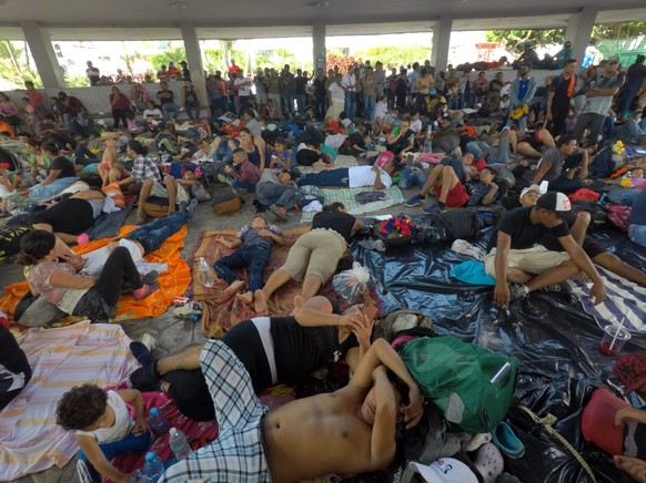 epa07110348 Honduran migrants take a rest at the Hidalgo garden of Tapachula, after having walked for 8 hours from Ciudad Hidalgo, in the state of Chiapas, Mexico, 21 October 2018. US President Trump  ...