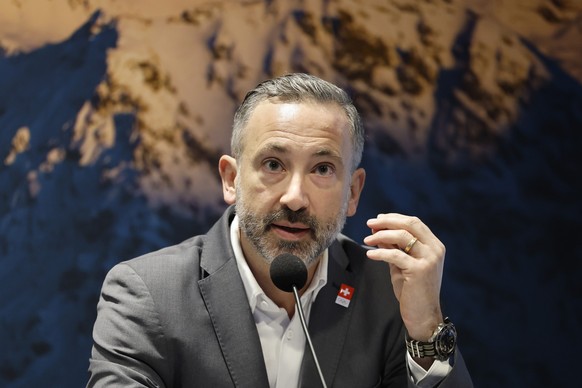 Frederic Favre, CEO Switzerland 2038, spricht waehrend einer Medienkonferenz des Vereins Switzerland 2038 zum Projektstand der Kandidatur "Olympische und Paralympische Winterspiele in der Schweiz ...